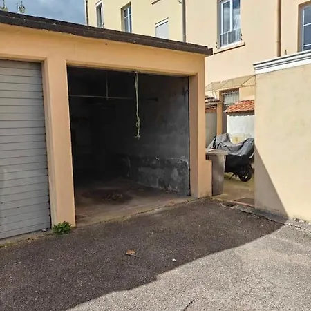 Superbe Renove Proche Metro Avec Garage *